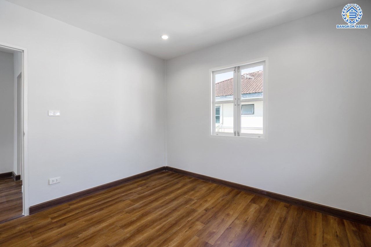 บ้านมือสองตกแต่งใหม่ ม.ชัยพฤกษ์ บางบัวทอง บ้านเดี่ยวแบรนด์ LH เนื้อที่ 55.2 ตร.ว. ฟังก์ชัน 3 ห้องนอน 2 ห้องน้ำ จอดรถ 2 คัน พร้อม Facilities ครบครัน บนทำเลเดินทางสะดวก ติดถนนบางกรวย-ไทรน้อย ใกล้เซ็นทรัลเวสต์เกต และรถไฟฟ้าสายสีม่วง "สถานีบางพลู"